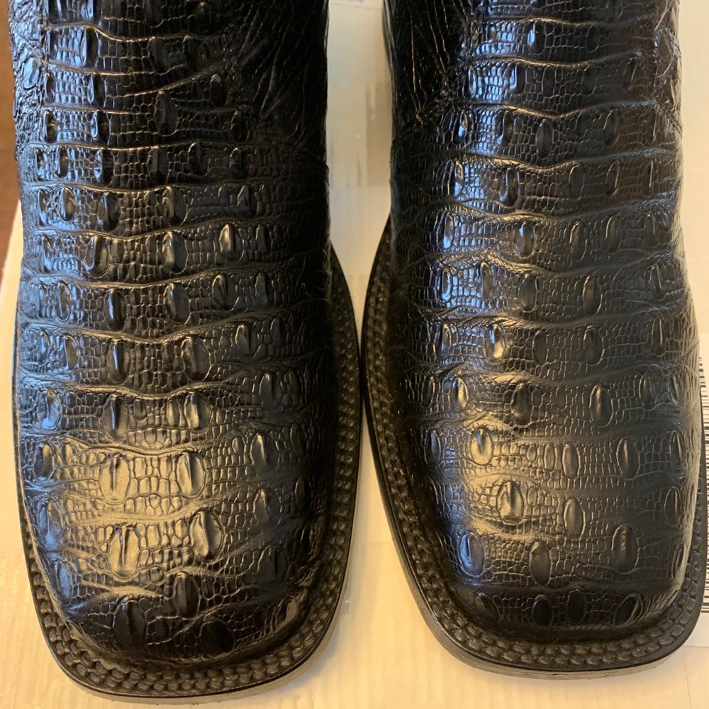 Hornback lizard square toe boots